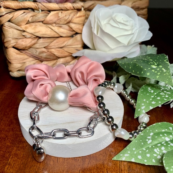 Large Faux Pearl and Heart Bracelet Set - Picture 5 of 9